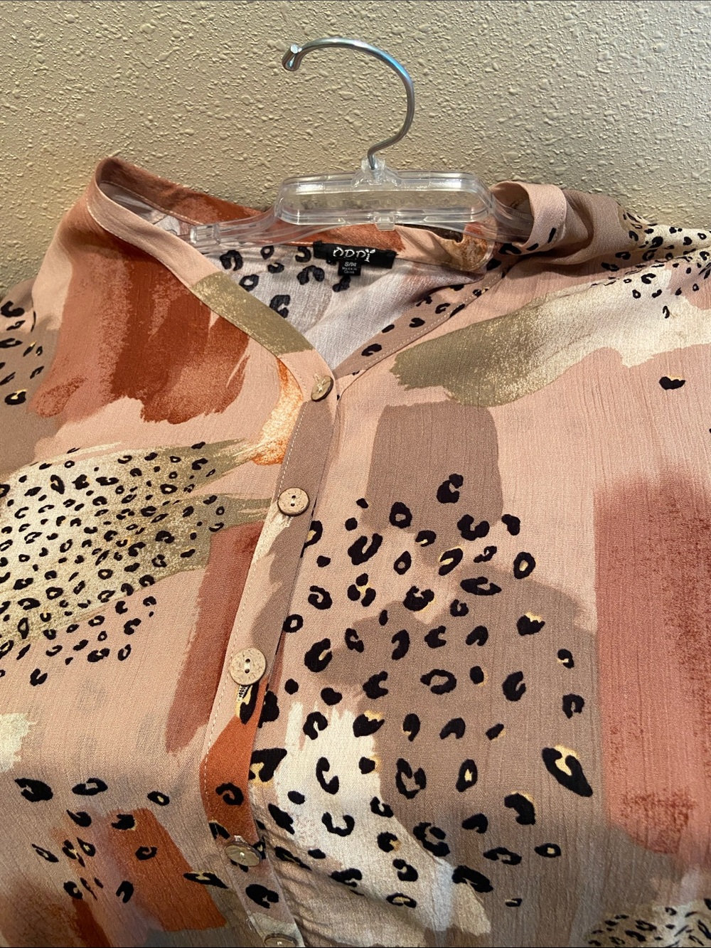 ODDY Blush Multi-Color Button Front V-Neck Blouse - Picture 16 of 16